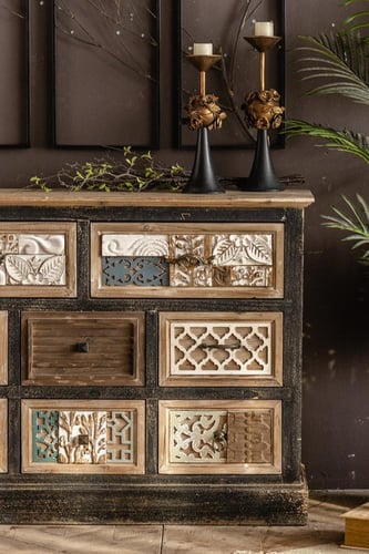 الخزانة الجانبية على الطراز القديم