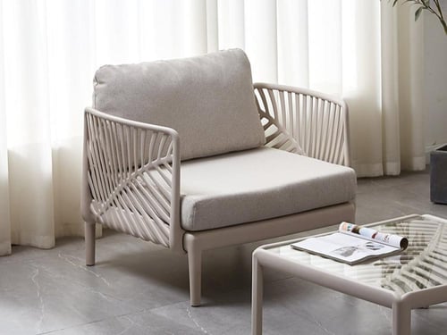 أريكة شرفة على الطراز الإسكندنافي