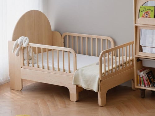 سرير أطفال خشبي فاخر قابل لتمدد