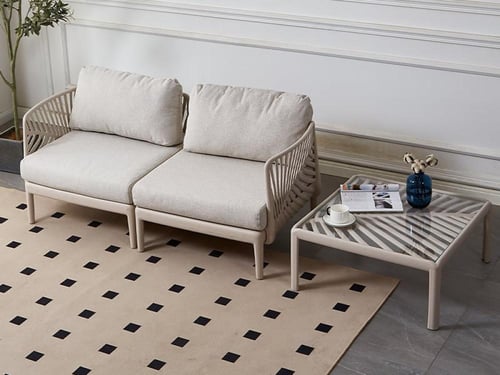 أريكة شرفة على الطراز الإسكندنافي