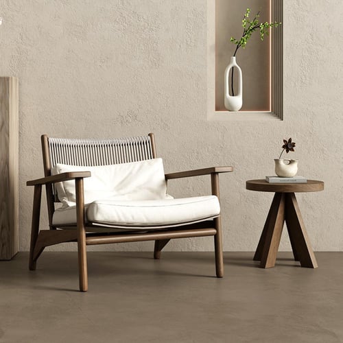 كرسي بتصميم كلاسيكي أنيق