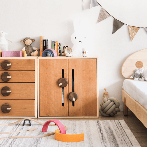 خزانة أدراج خشبية صلبة