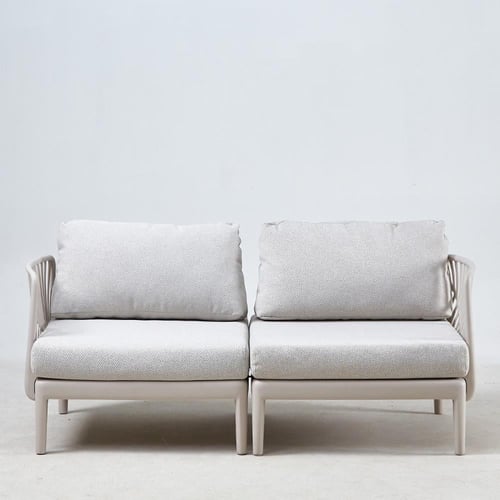 أريكة شرفة على الطراز الإسكندنافي