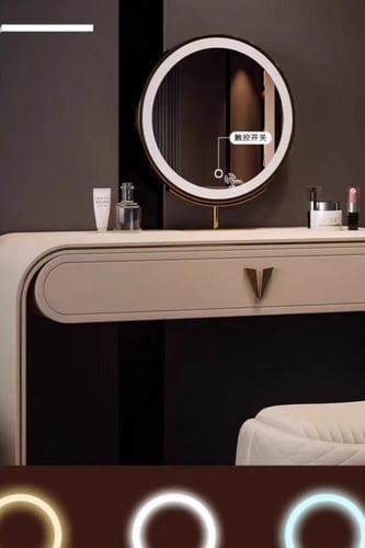 طاولة تزيين بتصميم إيطالي بسيط