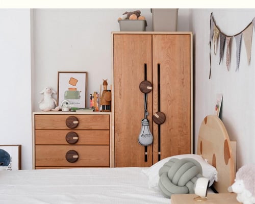 خزانة أدراج خشبية صلبة