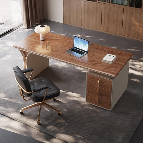 مكتب انيق على طراز القرون الوسطى