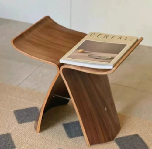 طاولة جانبيه بتصميم فراشه