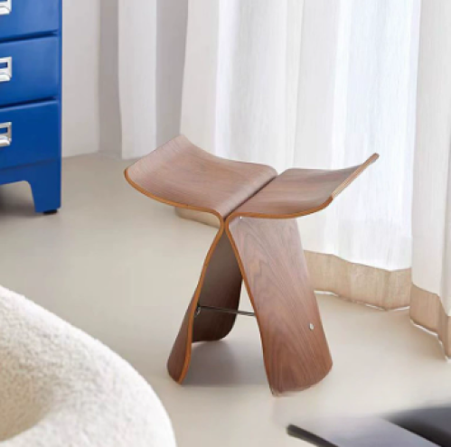 طاولة جانبيه بتصميم فراشه