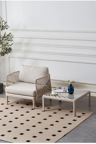 أريكة شرفة على الطراز الإسكندنافي