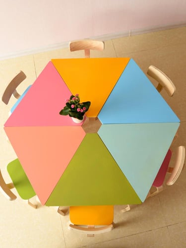 طقم طاولات وكراسي خشبية للأطفال – أشكال تعليمية بأ...