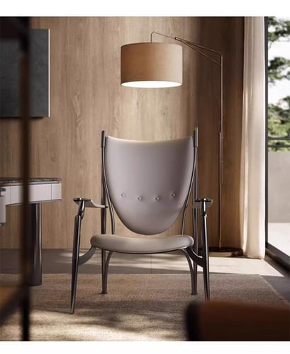 كرسي مفرد فخم بتصميم إيطالي فاخر من الجلد الطبيعي