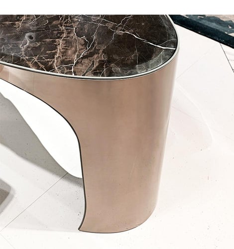 مكتب رئيسي فاخر بتصميم إيطالي