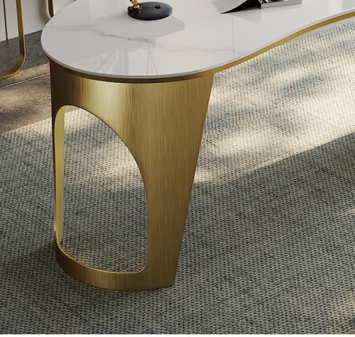 مكتب فاخر بتشطيب تايتانيوم راقٍ وأنيق