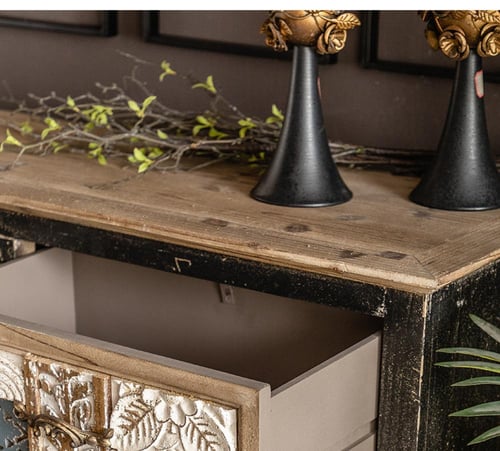 الخزانة الجانبية على الطراز القديم