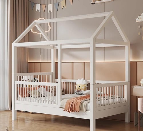 سرير الأطفال بتصميم بيت الشجرة