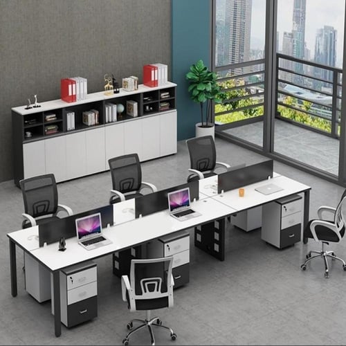 مكتب موظفين بتصميم كلاسيكي