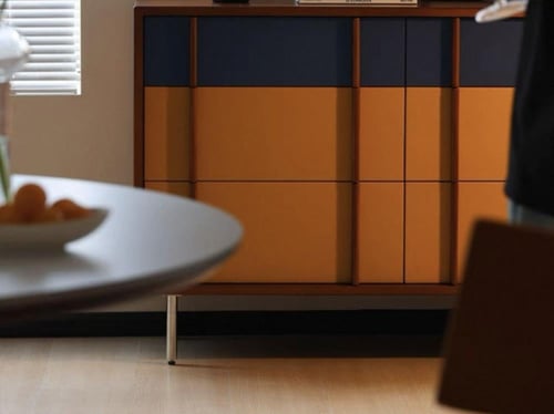 خزانة أدراج بتصميم باوهاوس قديم وعتيق