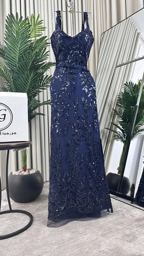 شهد .الخامه باربي على قطعه ترتر