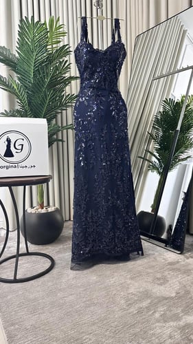 شهد .الخامه باربي على قطعه ترتر