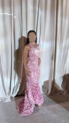 ورد. الخامه باربي على قطعه ترتر