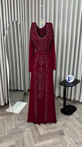 جلابية غنوج الأسود والعودي