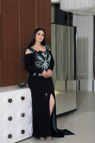 الجازي. تحفة فنية بكل تفصيلة… فستان يختصر الفخامة...