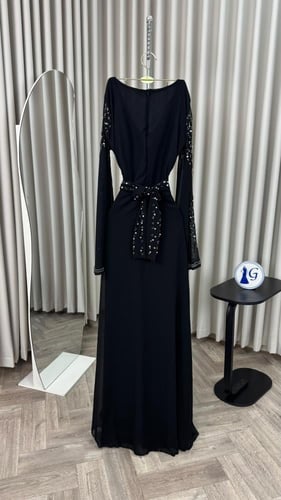 جلابية غنوج الأسود والعودي