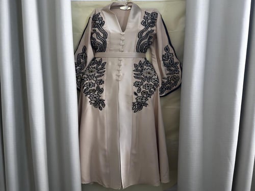 فستان منال البيج