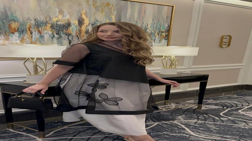 فستان لورا اورقنزا بطبعات زهور مكون من قطعتين