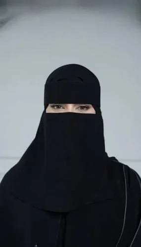نقاب طويل مطاط مايل