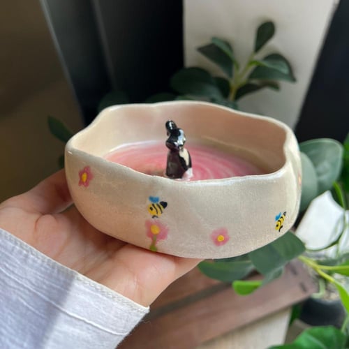 وعاء ياسمينا النحلة