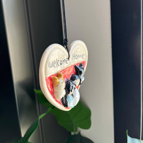 تعليقة الباب ( البيت الحنون ) يصمَّم حسب رغبتك