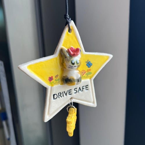 يصمَّم حسب رغبتك تعليقة سيارة مع تشارمز