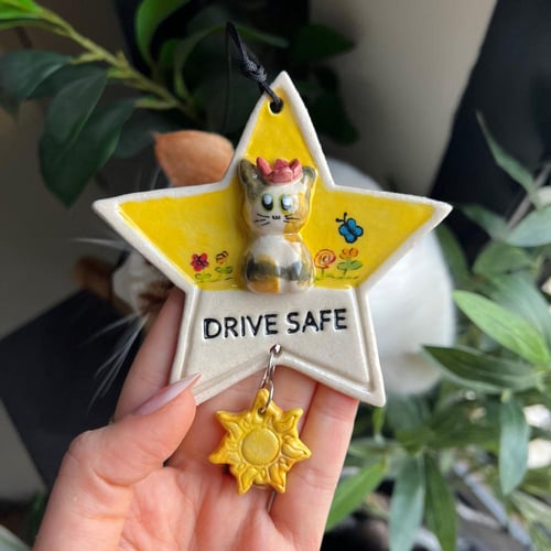 يصمَّم حسب رغبتك تعليقة سيارة مع تشارمز