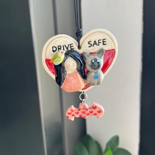 يصمَّم حسب رغبتك تعليقة سيارة مع تشارمز