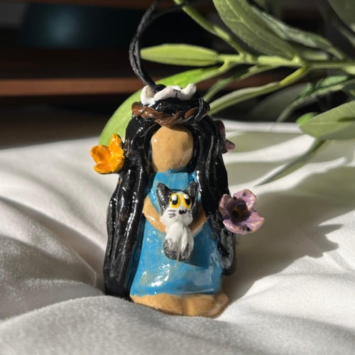 الأميرة إيلورا وقطها تعليقة سيارة-ميدالية