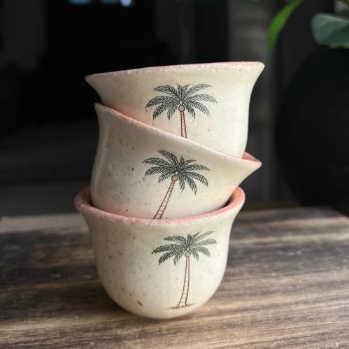 ثلاثة فناجين قهوة (نخيل سعودية)