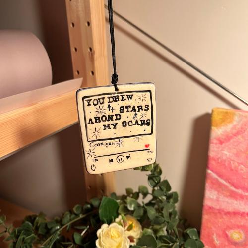 تعليقة سيارة وحجر عطري