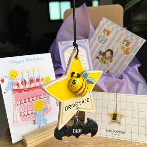 يصمَّم حسب رغبتك تعليقة سيارة مع تشارمز