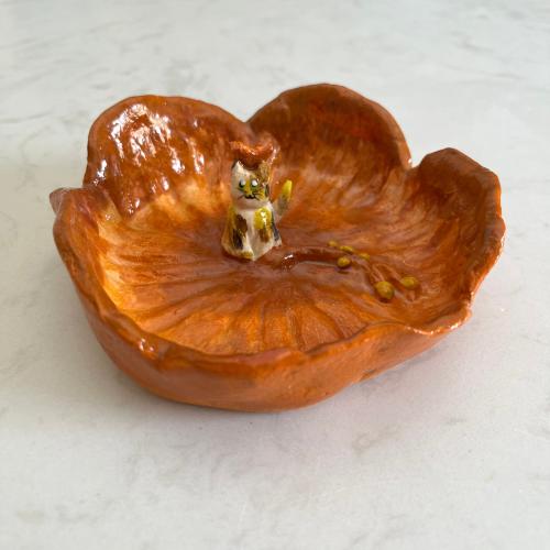 وعاء زهرة الكركديه للإكسسوارات