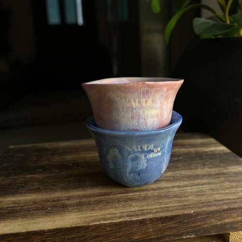 كوب قهوة سعودية -اسبريسو - او حامل للوسك يصمَّم حس...