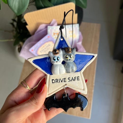 يصمَّم حسب رغبتك تعليقة سيارة مع تشارمز