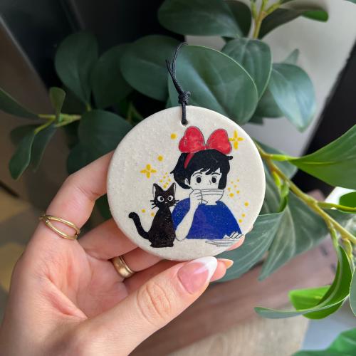 تعليقة سيارة - ميدالية شنطة وحجر عطري من الخلف - ش...