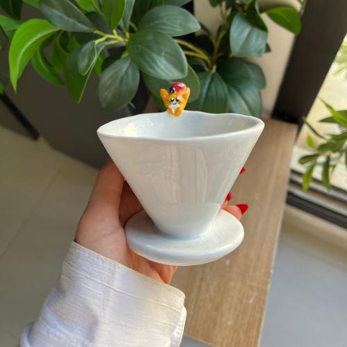 قمع V60 قط الدعسوقة