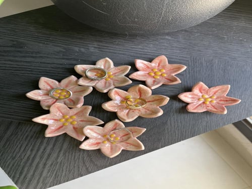 احجار التوتر او صحن للخواتم زهرة الليلي