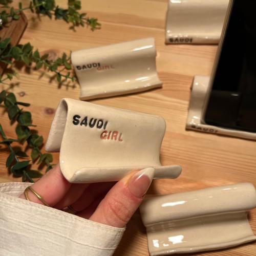 ستاند جوال- SAUDI GIRL