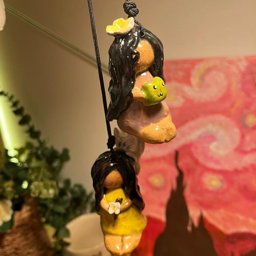 فتاة الضفدع السمراء تعليقة سيارة-ميدالية