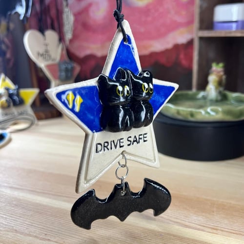 يصمَّم حسب رغبتك تعليقة سيارة مع تشارمز