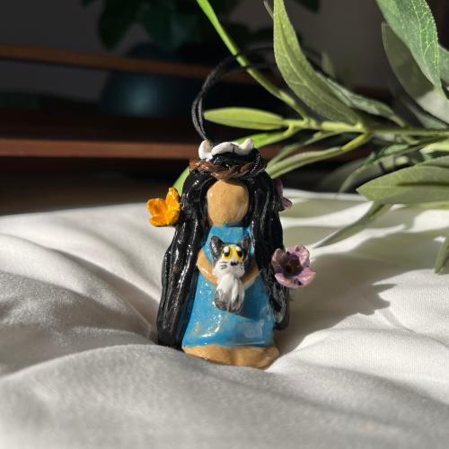 الأميرة إيلورا وقطها تعليقة سيارة-ميدالية