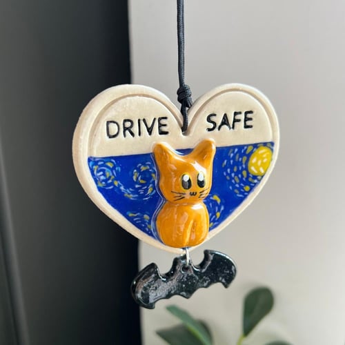 يصمَّم حسب رغبتك تعليقة سيارة مع تشارمز